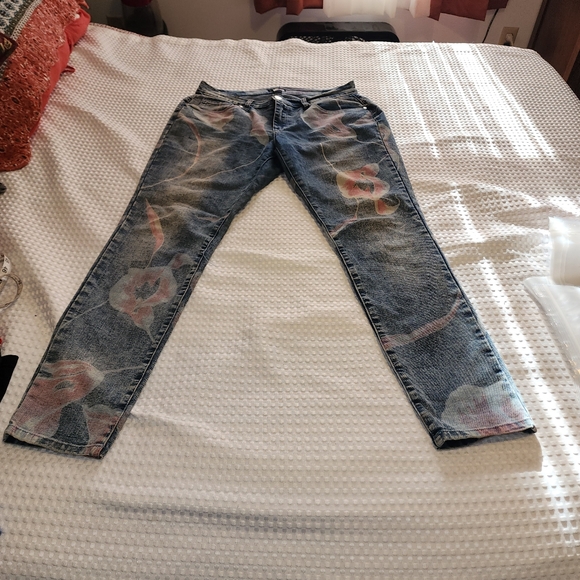 VENUS EUC WOMEN'S SIZE 12 BIRD FLORAL HIP JEANS - Picture 2 of 11